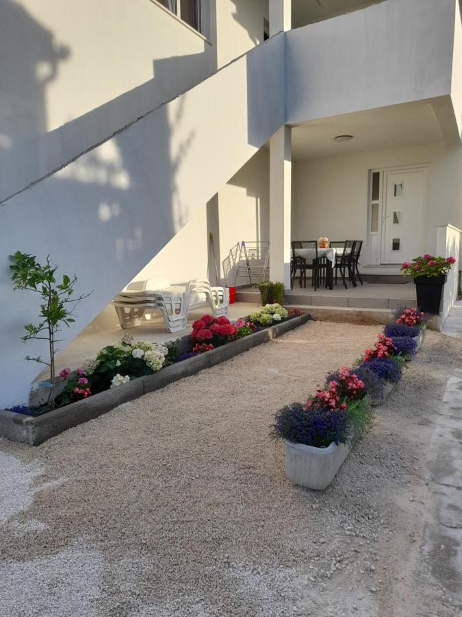 Apartmani Sara 비빈제 외부 사진